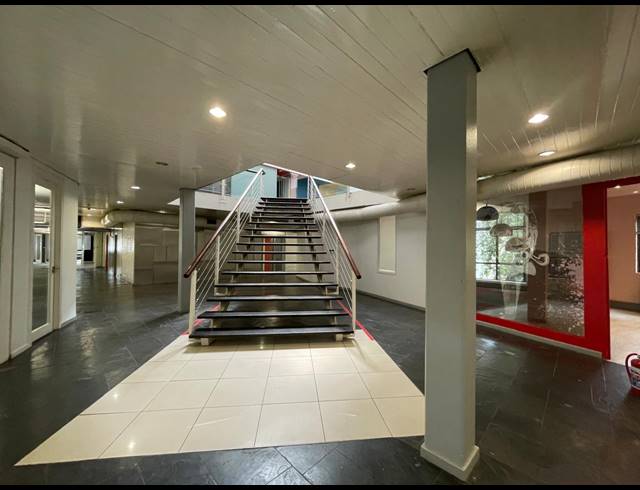 2,859M² OFFICE TO LET IN BRYANSTON